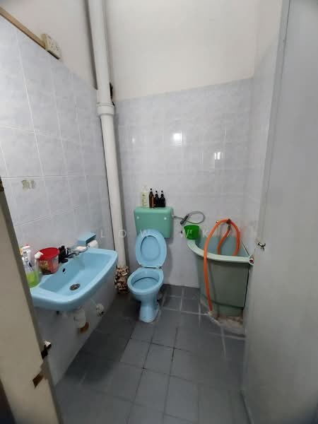 Semi-Detached House for Sale in Bandar Baru Sri Petaling (Sri Petaling) - LOW WK - Bathroom - PropertyGuru.com.my