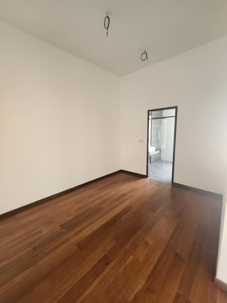 Semi-Detached House for Sale in Bandar Kinrara Seksyen 1 (Bandar Kinrara) - Hon Ian - Master Wardrobe - PropertyGuru.com.my
