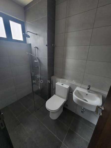Semi-Detached House for Sale in Bandar Kinrara Seksyen 1 (Bandar Kinrara) - Hon Ian - Bathroom - PropertyGuru.com.my