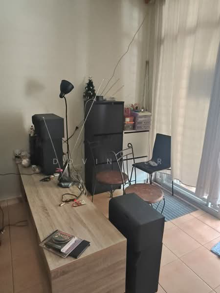 Rumah Teres 2 Tingkat untuk Dijual di Taman Setia Indah (Tebrau) - Dovin Ler - Living Room - PropertyGuru.com.my