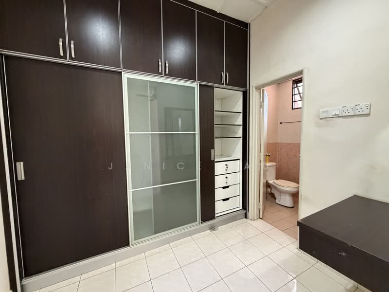 Rumah Teres 2 Tingkat untuk Disewa di Sungai Long (Bandar Sungai Long) - Janice Lau - Bathroom - PropertyGuru.com.my