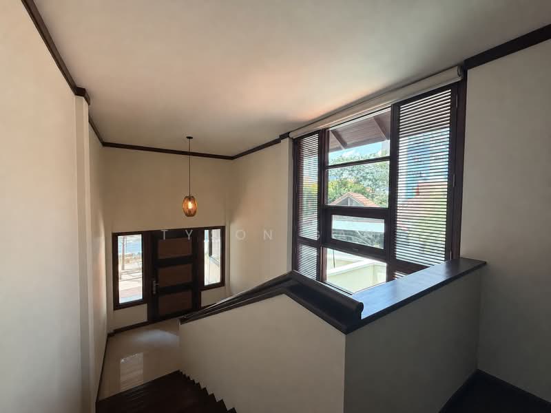 Rumah Banglo untuk Dijual di Bukit Persekutuan (Bangsar) - Tyson Gan - Entrance - PropertyGuru.com.my