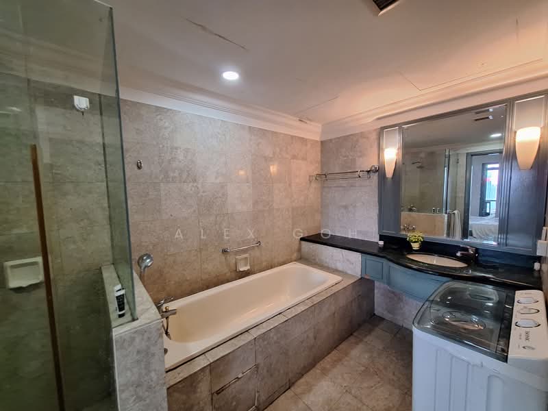 Servis Apartment untuk Dijual di Berjaya Times Square - Alex Goh - Bathroom - PropertyGuru.com.my