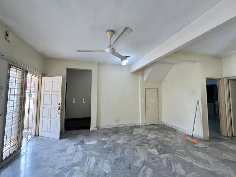 Rumah Teres 2 Tingkat untuk Dijual di Pantai Jerejak (Bayan Lepas) - Elvis Lim - Living Room - PropertyGuru.com.my
