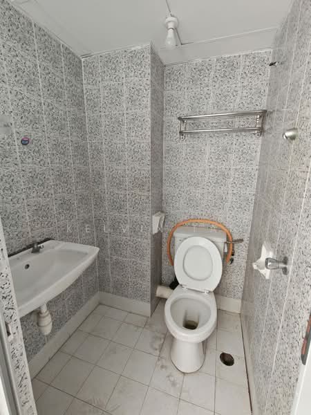 Pangsapuri untuk Disewa di BJ Court Apartment - Kelvin Tan - Bathroom - PropertyGuru.com.my