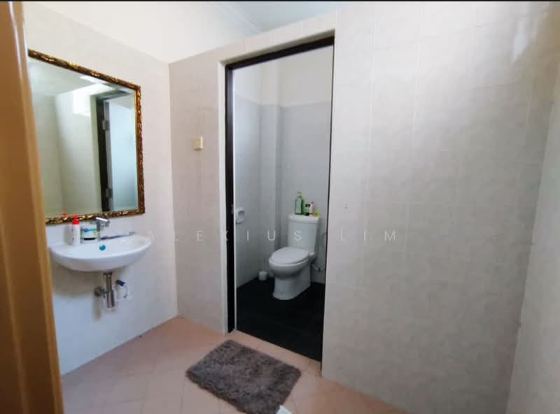 Rumah Teres 2.5 Tingkat untuk Dijual di Taman Sutera (Johor Bahru) - Alexius Lim - Bathroom - PropertyGuru.com.my