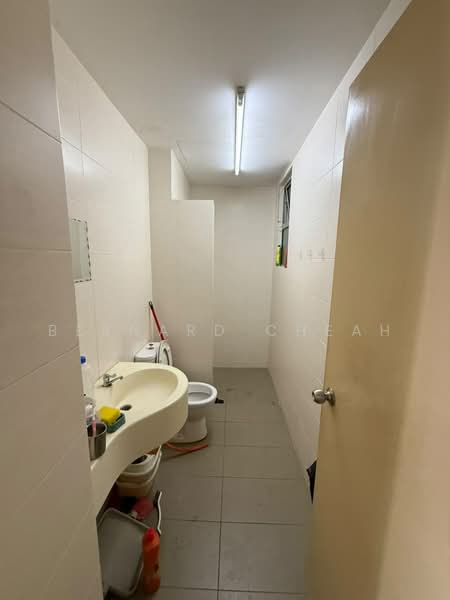 Servis Apartment untuk Disewa di Platinum Lake PV 21 - Bernard Cheah - Bathroom - PropertyGuru.com.my