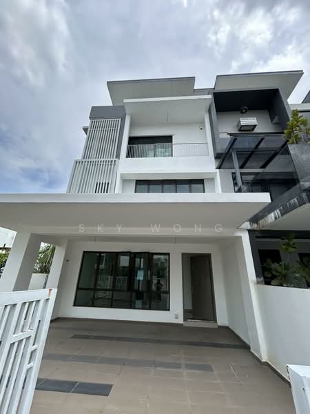 3-storey Terraced House for Sale in Shah Alam (Selangor) - Sky Wong - Exterior - PropertyGuru.com.my