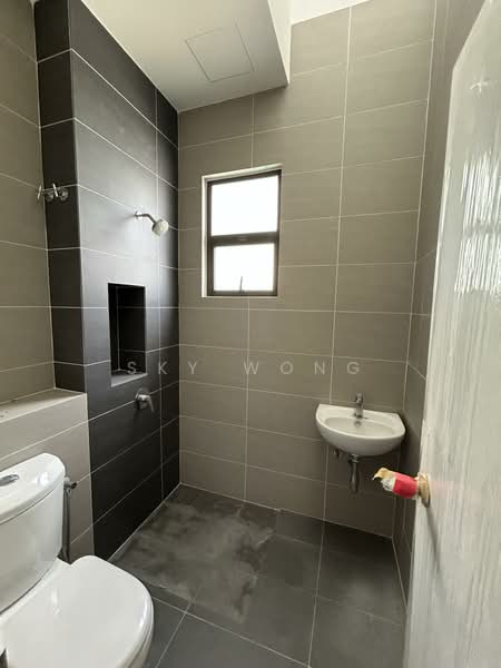 3-storey Terraced House for Sale in Shah Alam (Selangor) - Sky Wong - Bathroom - PropertyGuru.com.my