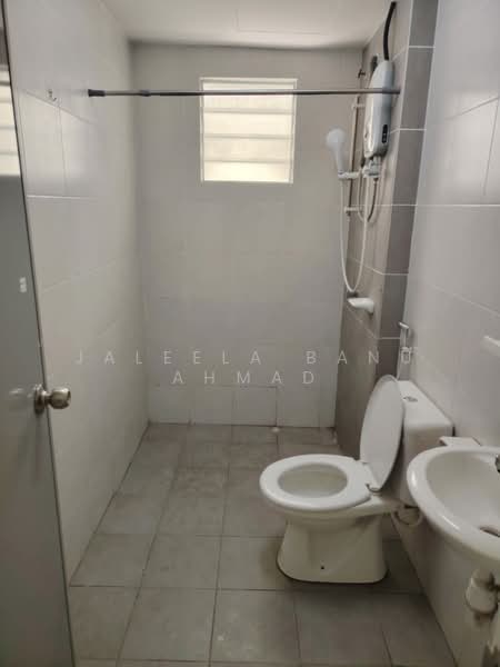Pangsapuri untuk Disewa di Pangsapuri Aranda - Jaleela Banu Ahmad - Bathroom - PropertyGuru.com.my