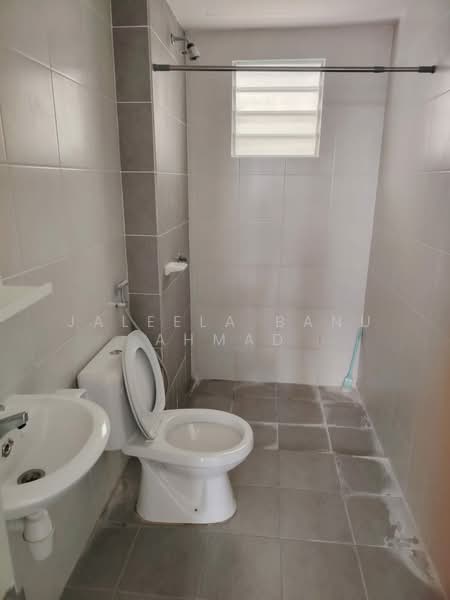 Pangsapuri untuk Disewa di Pangsapuri Aranda - Jaleela Banu Ahmad - Bathroom - PropertyGuru.com.my