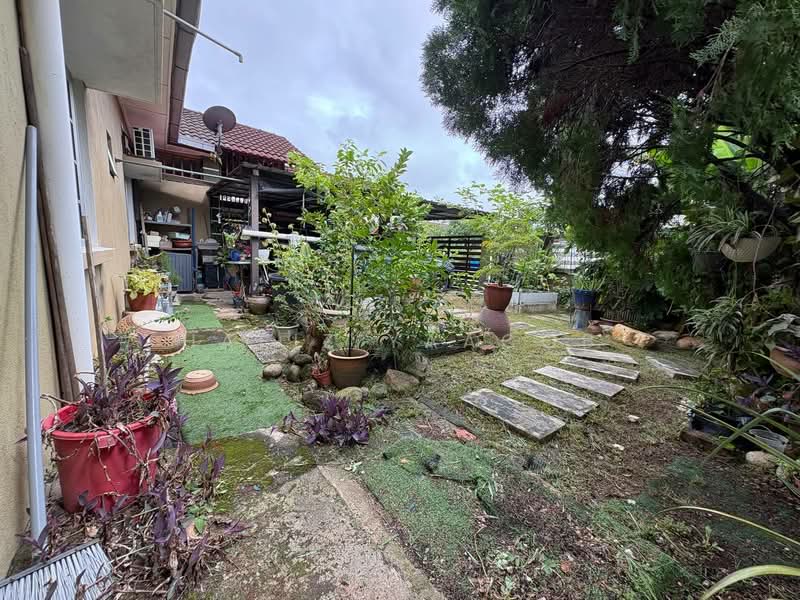 Bungalow for Sale in Taman Aisyah (Shah Alam) - Hafiz Yaacob - Garden - PropertyGuru.com.my