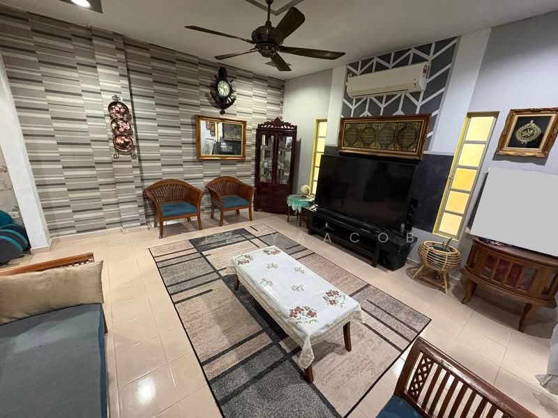 Bungalow for Sale in Taman Aisyah (Shah Alam) - Hafiz Yaacob - Living Room - PropertyGuru.com.my