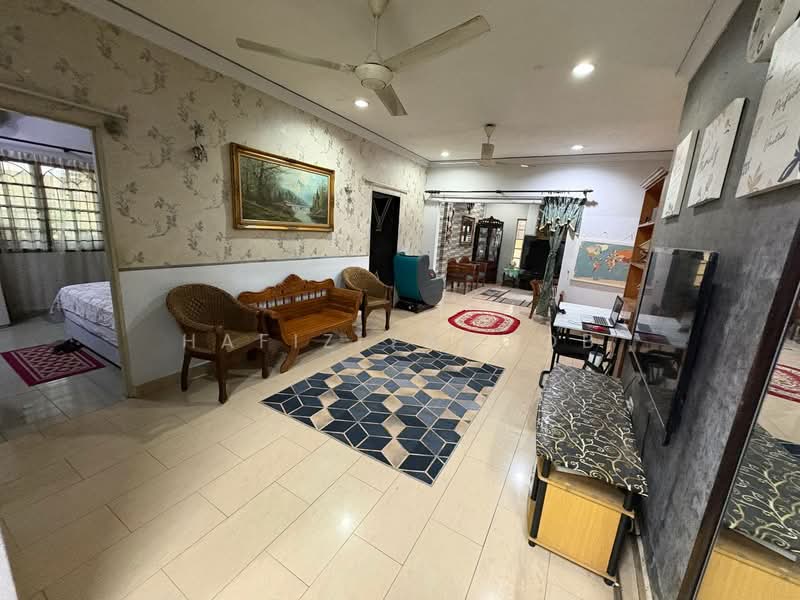 Bungalow for Sale in Taman Aisyah (Shah Alam) - Hafiz Yaacob - Living Room - PropertyGuru.com.my