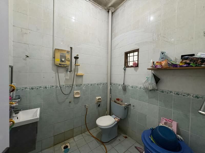 Bungalow for Sale in Taman Aisyah (Shah Alam) - Hafiz Yaacob - Bathroom - PropertyGuru.com.my