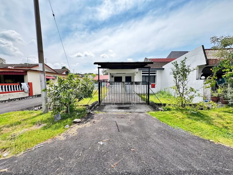 1-storey Terraced House for Sale in Seksyen 1 Bandar Baru Bangi (Bandar Baru Bangi) - Herman Sazwan Nor Rahim - Exterior - PropertyGuru.com.my
