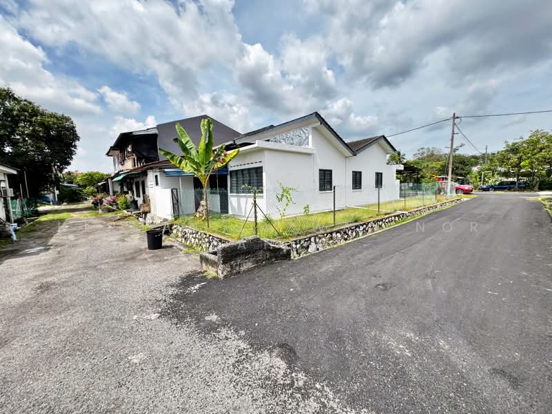 1-storey Terraced House for Sale in Seksyen 1 Bandar Baru Bangi (Bandar Baru Bangi) - Herman Sazwan Nor Rahim - Exterior - PropertyGuru.com.my