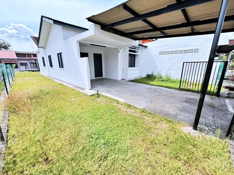 1-storey Terraced House for Sale in Seksyen 1 Bandar Baru Bangi (Bandar Baru Bangi) - Herman Sazwan Nor Rahim - Exterior - PropertyGuru.com.my