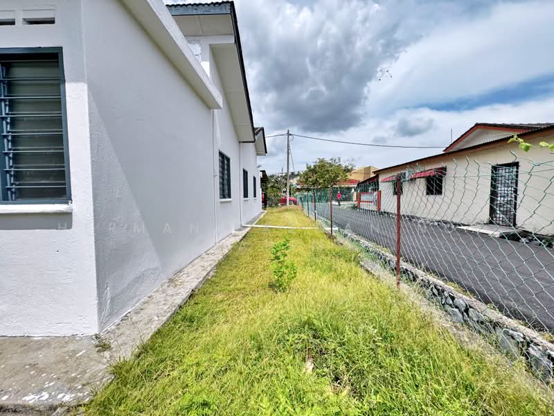 1-storey Terraced House for Sale in Seksyen 1 Bandar Baru Bangi (Bandar Baru Bangi) - Herman Sazwan Nor Rahim - Exterior - PropertyGuru.com.my