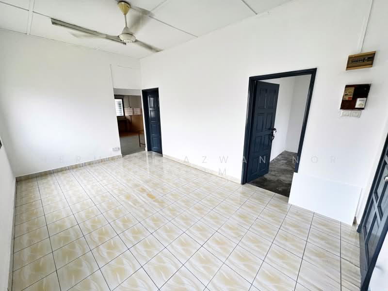 1-storey Terraced House for Sale in Seksyen 1 Bandar Baru Bangi (Bandar Baru Bangi) - Herman Sazwan Nor Rahim - Living Room - PropertyGuru.com.my