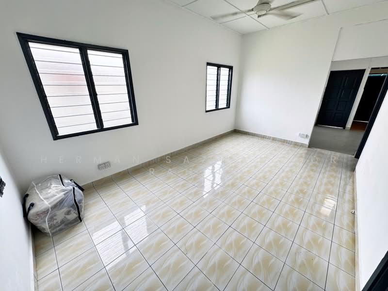 1-storey Terraced House for Sale in Seksyen 1 Bandar Baru Bangi (Bandar Baru Bangi) - Herman Sazwan Nor Rahim - Living Room - PropertyGuru.com.my