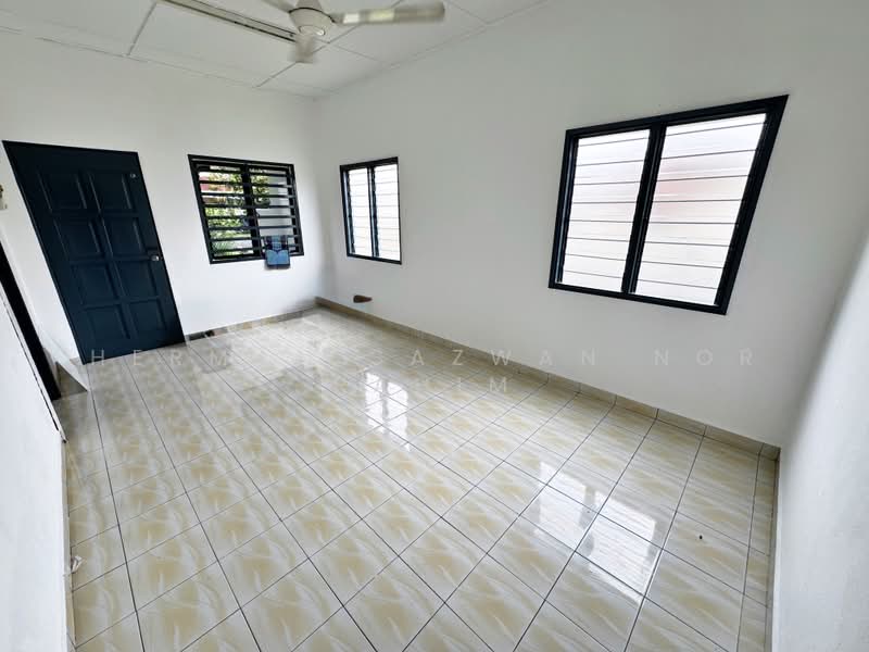 1-storey Terraced House for Sale in Seksyen 1 Bandar Baru Bangi (Bandar Baru Bangi) - Herman Sazwan Nor Rahim - Living Room - PropertyGuru.com.my