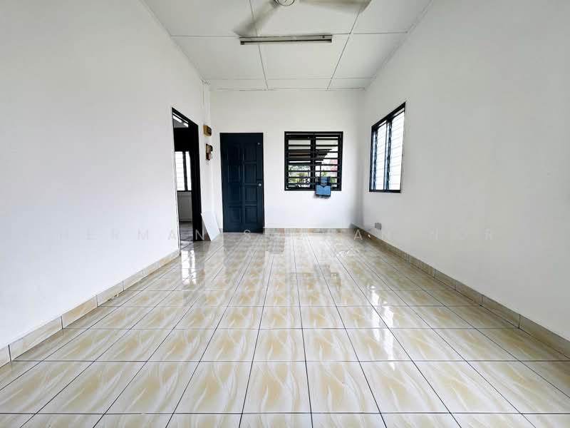 1-storey Terraced House for Sale in Seksyen 1 Bandar Baru Bangi (Bandar Baru Bangi) - Herman Sazwan Nor Rahim - Living Room - PropertyGuru.com.my