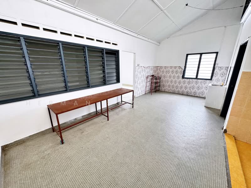 1-storey Terraced House for Sale in Seksyen 1 Bandar Baru Bangi (Bandar Baru Bangi) - Herman Sazwan Nor Rahim - Dining Room - PropertyGuru.com.my