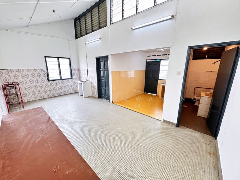 1-storey Terraced House for Sale in Seksyen 1 Bandar Baru Bangi (Bandar Baru Bangi) - Herman Sazwan Nor Rahim - Dining Room - PropertyGuru.com.my