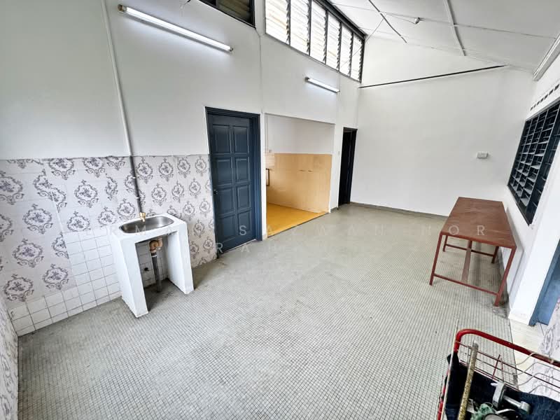 1-storey Terraced House for Sale in Seksyen 1 Bandar Baru Bangi (Bandar Baru Bangi) - Herman Sazwan Nor Rahim - Dining Room - PropertyGuru.com.my