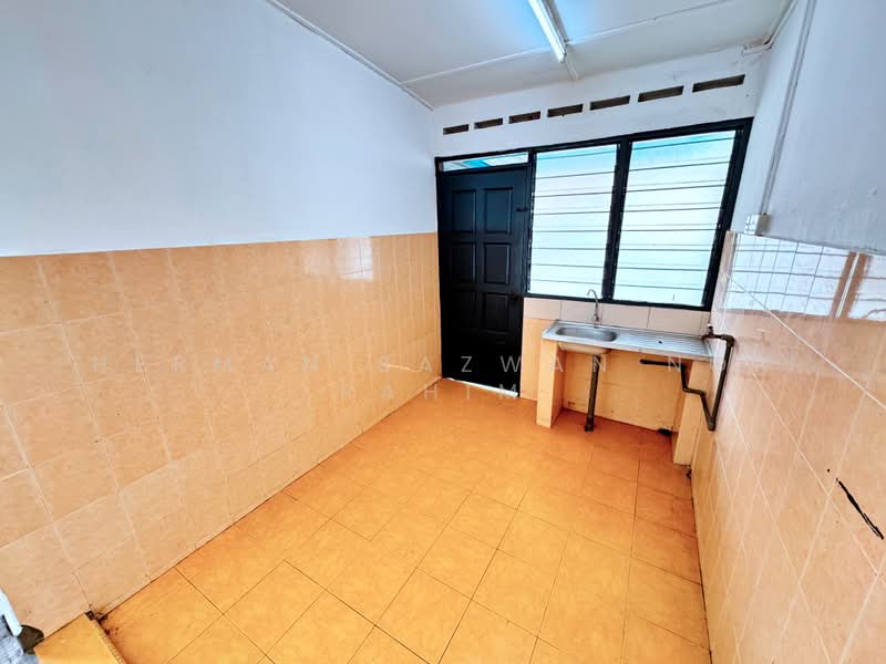 1-storey Terraced House for Sale in Seksyen 1 Bandar Baru Bangi (Bandar Baru Bangi) - Herman Sazwan Nor Rahim - Kitchen - PropertyGuru.com.my