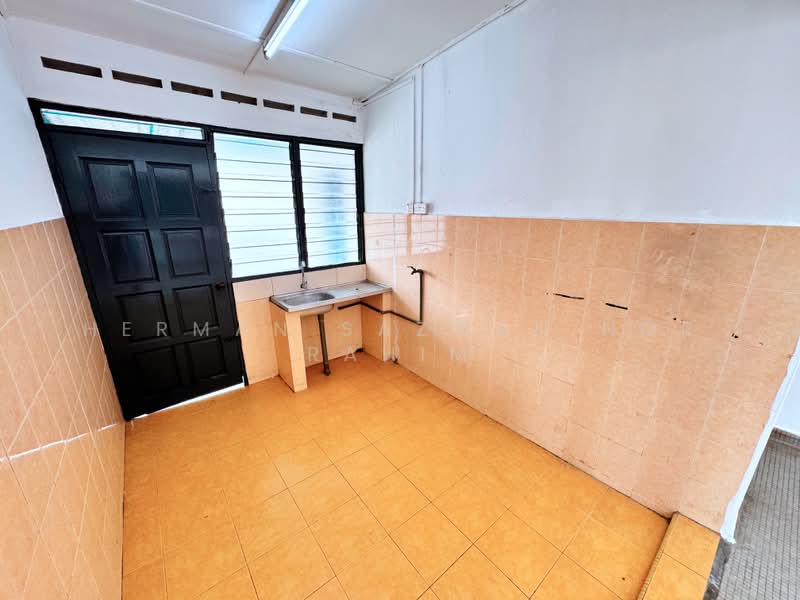 1-storey Terraced House for Sale in Seksyen 1 Bandar Baru Bangi (Bandar Baru Bangi) - Herman Sazwan Nor Rahim - Kitchen - PropertyGuru.com.my