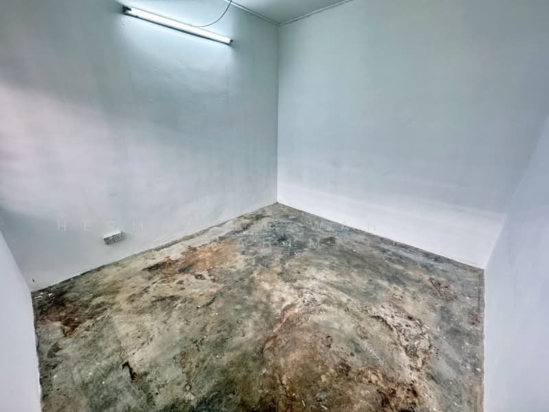 1-storey Terraced House for Sale in Seksyen 1 Bandar Baru Bangi (Bandar Baru Bangi) - Herman Sazwan Nor Rahim - Bedroom - PropertyGuru.com.my