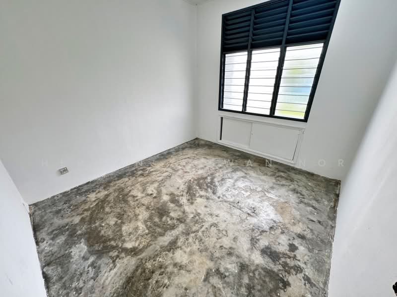 1-storey Terraced House for Sale in Seksyen 1 Bandar Baru Bangi (Bandar Baru Bangi) - Herman Sazwan Nor Rahim - Bedroom - PropertyGuru.com.my