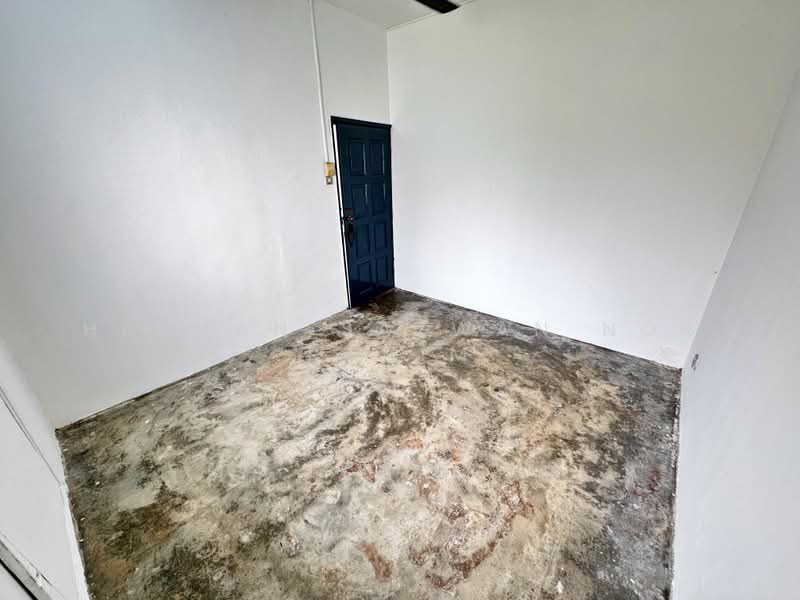 1-storey Terraced House for Sale in Seksyen 1 Bandar Baru Bangi (Bandar Baru Bangi) - Herman Sazwan Nor Rahim - Bedroom - PropertyGuru.com.my
