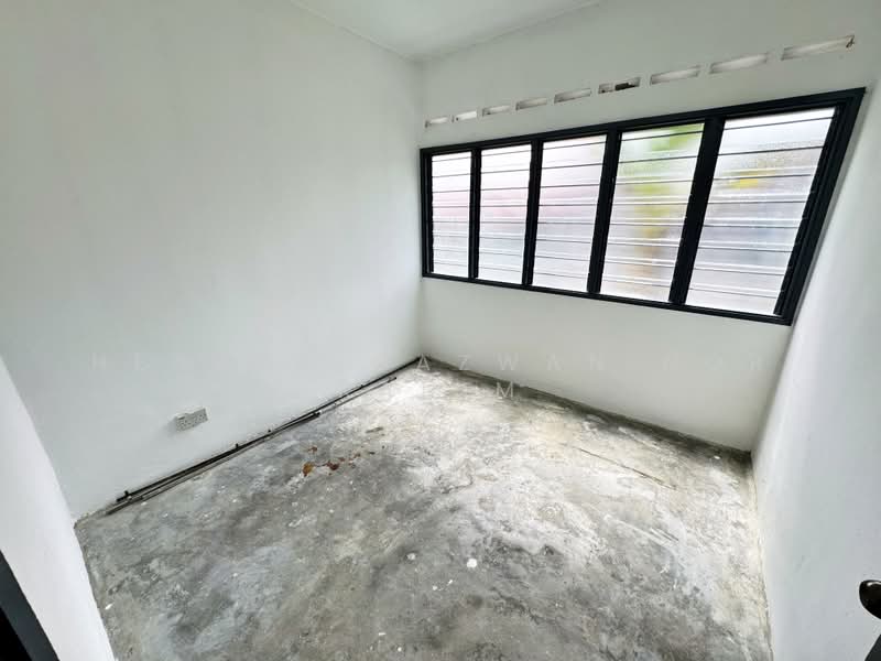 1-storey Terraced House for Sale in Seksyen 1 Bandar Baru Bangi (Bandar Baru Bangi) - Herman Sazwan Nor Rahim - Bedroom - PropertyGuru.com.my