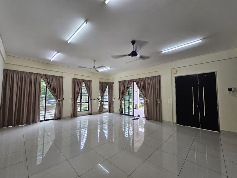 Rumah Berkembar untuk Dijual di Mahkota Hills (Cheras) - Connie Wong - Living Room - PropertyGuru.com.my