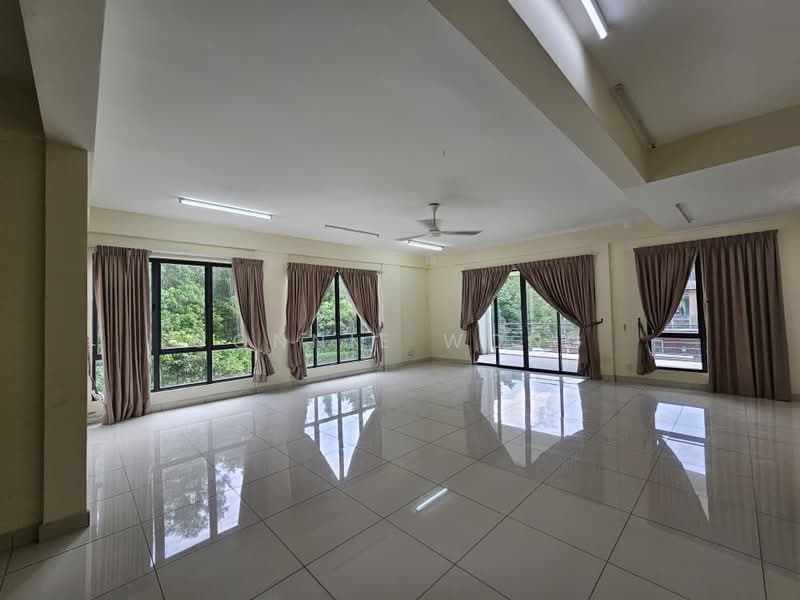 Rumah Berkembar untuk Dijual di Mahkota Hills (Cheras) - Connie Wong - Living Room - PropertyGuru.com.my