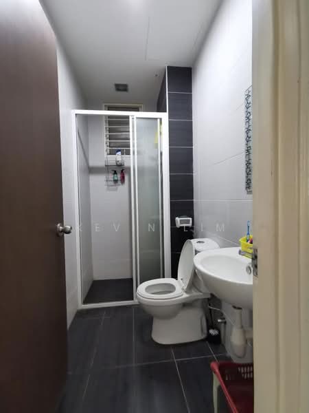 Kondominium untuk Dijual di Reflections Condominium - Kevin Lim - Bathroom - PropertyGuru.com.my