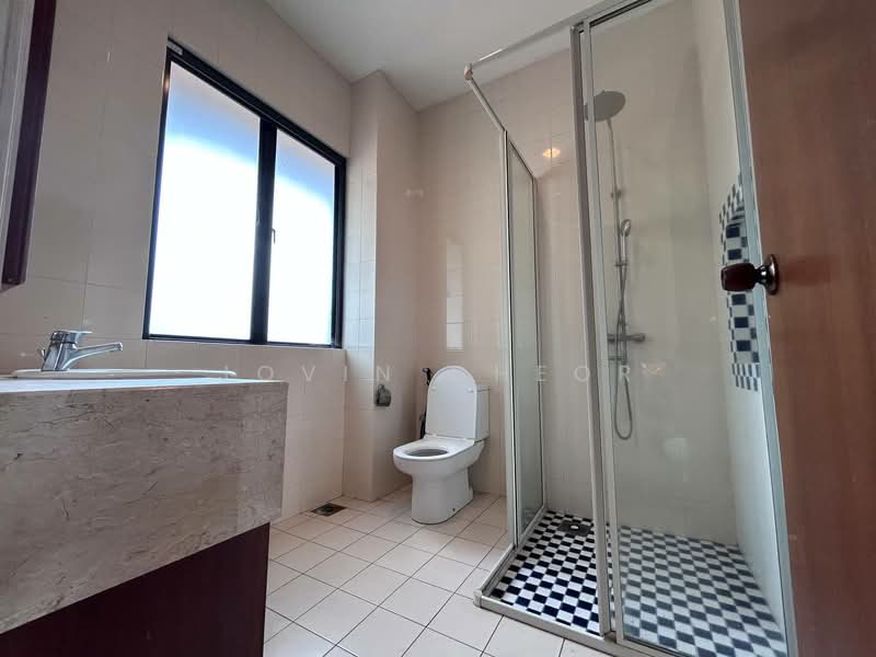Rumah Banglo untuk Dijual di Bukit Gita Bayu (Seri Kembangan) - Jovin Cheor - Bathroom - PropertyGuru.com.my