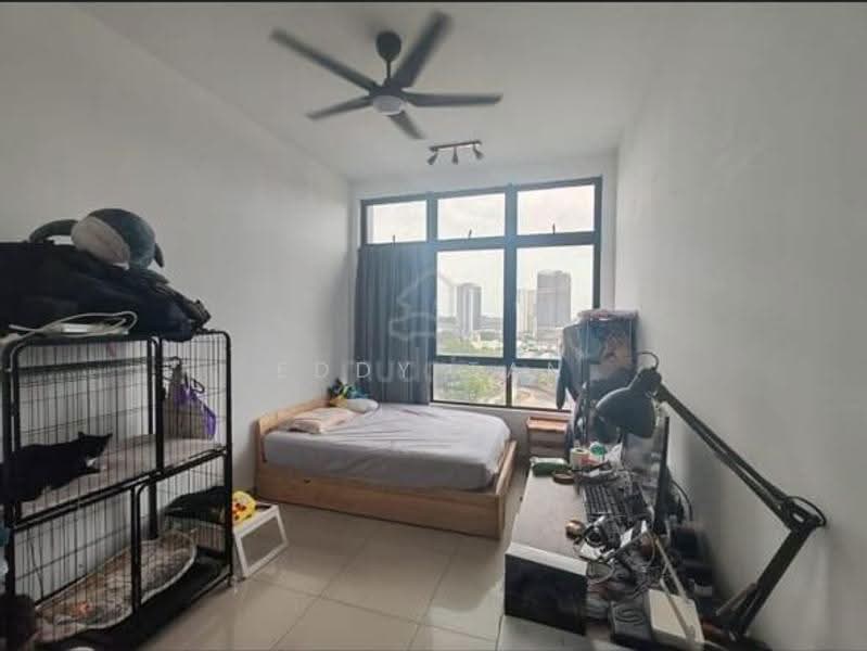 Kediaman Servis untuk Dijual di TriTower Residence @ Johor Bahru Sentral - Eddy Tan - Bedroom - PropertyGuru.com.my