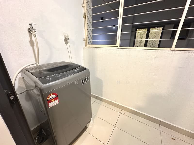 Kediaman Servis untuk Disewa di Maisson - Jennis Ng - Balcony - PropertyGuru.com.my