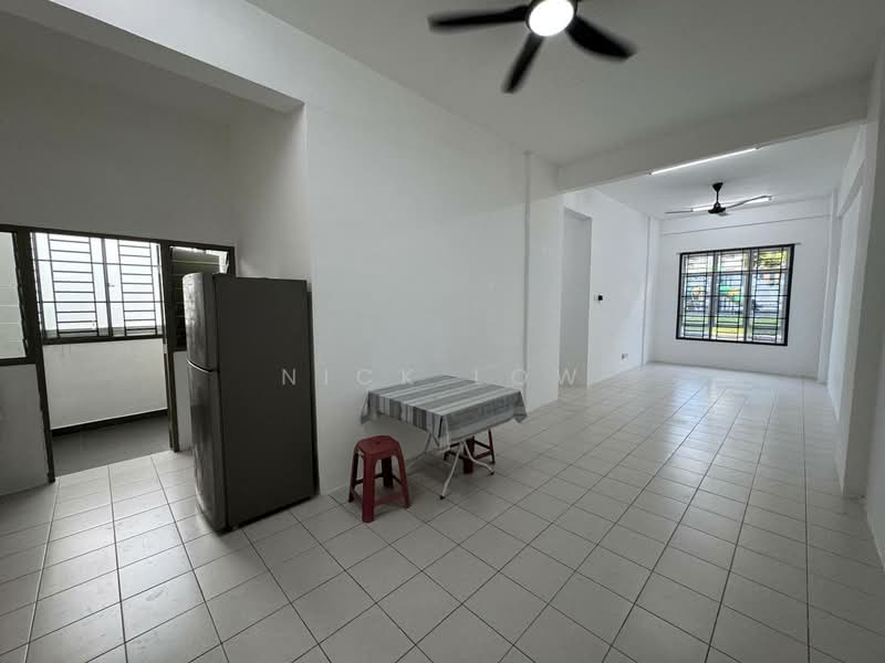Pangsapuri untuk Disewa di Taman Pulai Mutiara 2: Phase A3A - A3C - Nick Low - Living Room - PropertyGuru.com.my