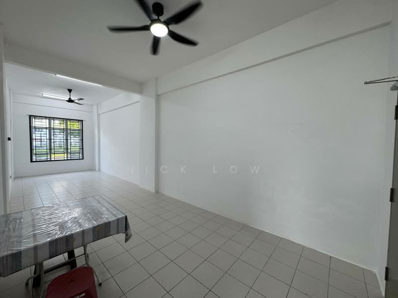 Pangsapuri untuk Disewa di Taman Pulai Mutiara 2: Phase A3A - A3C - Nick Low - Living Room - PropertyGuru.com.my