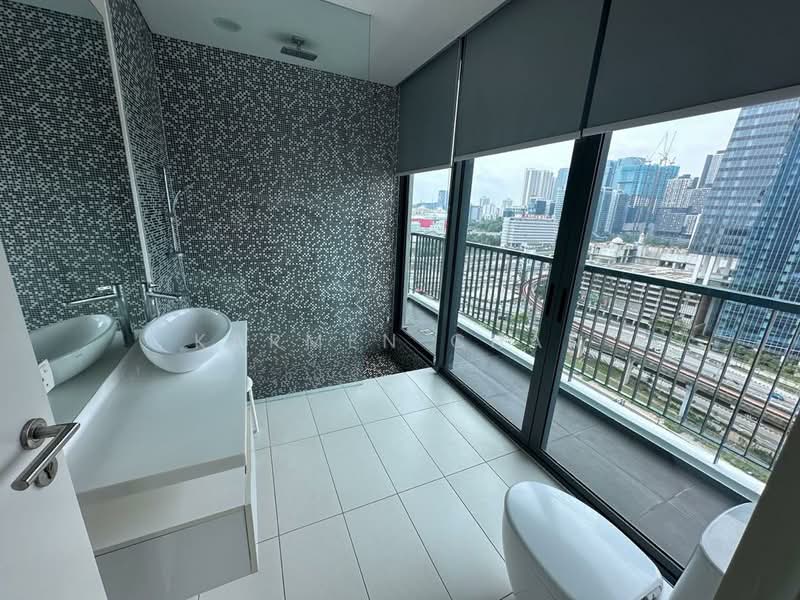 Servis Apartment untuk Disewa di Vogue Suites One - Karmen Chan - Bathroom - PropertyGuru.com.my
