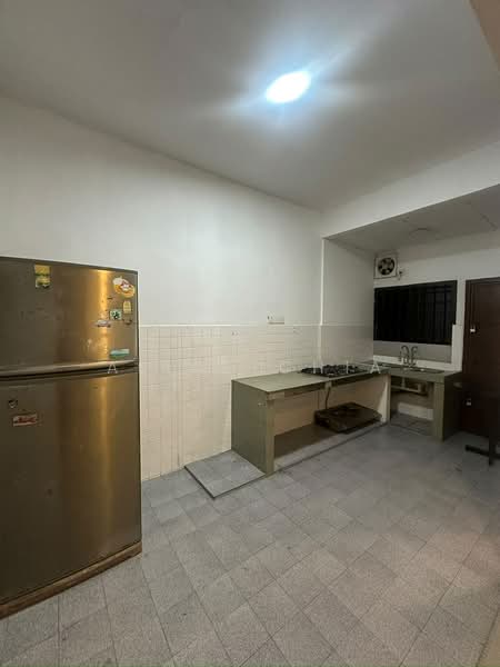 Rumah Teres 2 Tingkat untuk Disewa di Tampoi (Johor) - Alice Chia - Kitchen - PropertyGuru.com.my
