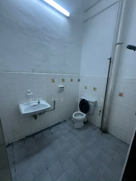 Rumah Teres 2 Tingkat untuk Disewa di Tampoi (Johor) - Alice Chia - Bathroom - PropertyGuru.com.my