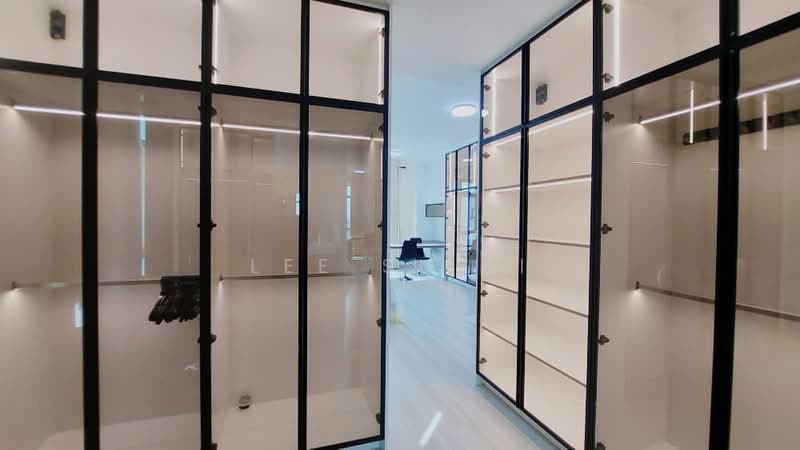 Kondominium untuk Disewa di LaCosta @ Sunway South Quay - Lee Su Li - Walk in wardrobe - PropertyGuru.com.my