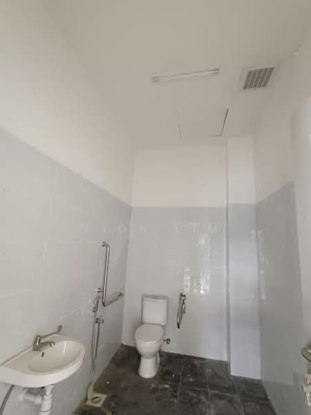 Kilang Berkembar untuk Disewa di Masai (Johor) - Fion Lim - Bathroom - PropertyGuru.com.my