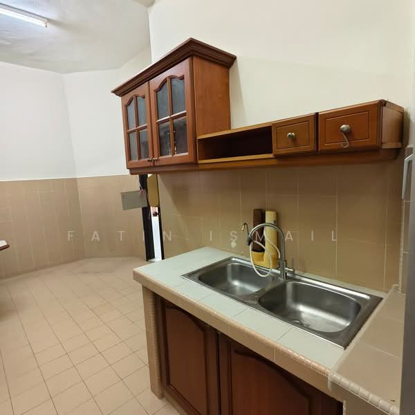 2.5-storey Terraced House for Sale in Ampang Jaya (Ampang) - Fatin Ismail - Kitchen - PropertyGuru.com.my